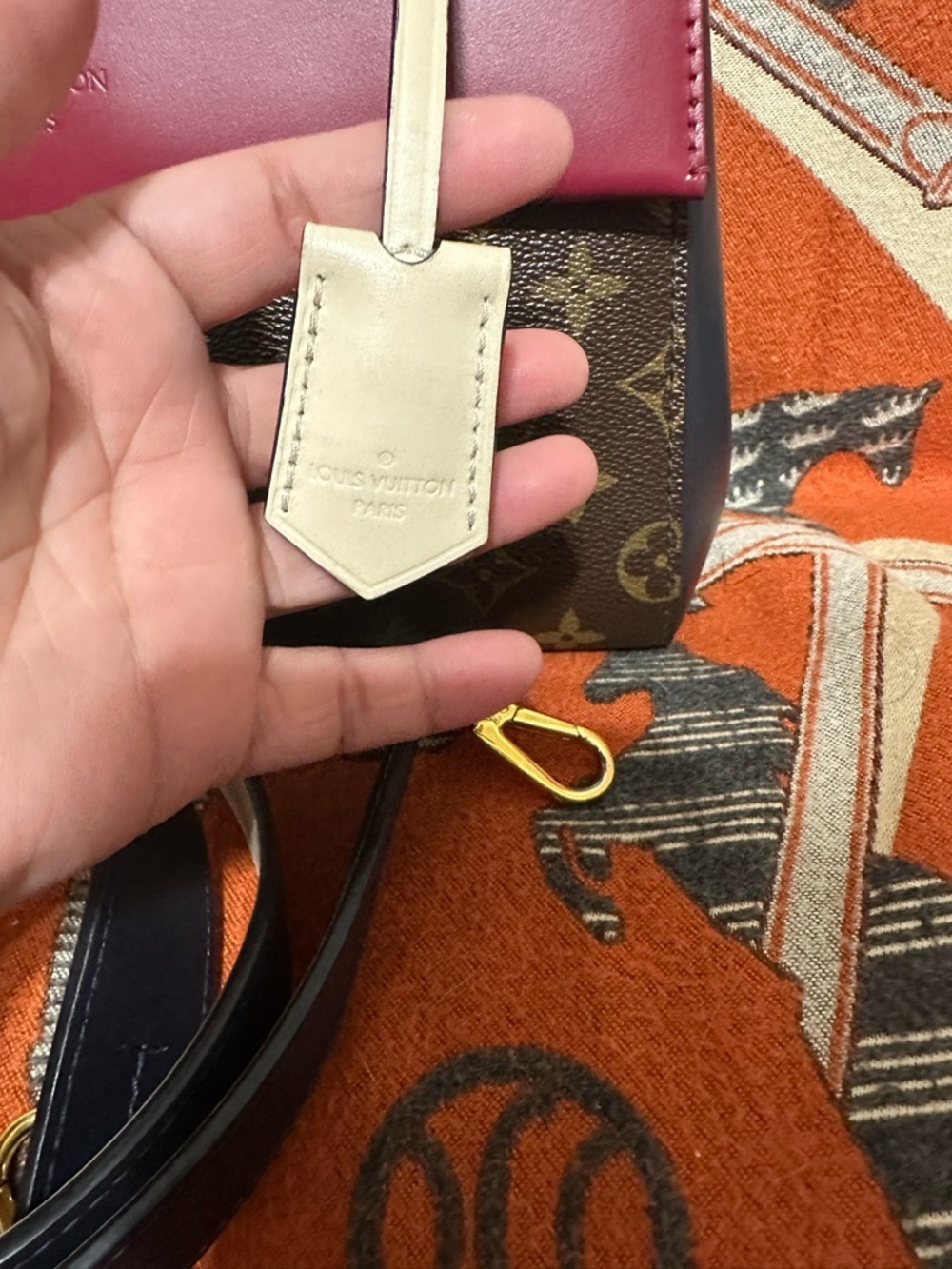LOUIS VUITTON ❤️🌟CA0139 CLUNY BB W/ DETACHEABLE LONG STRAP ⭐️ - Picture 3 of 13